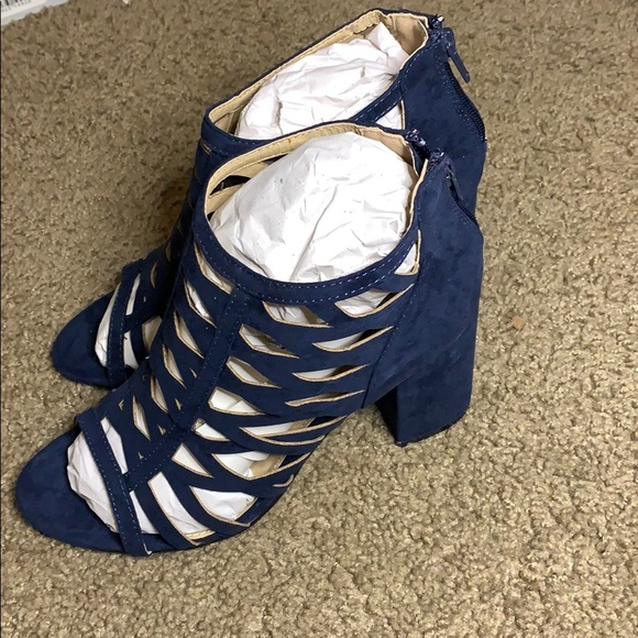 Shoes - Picture 2 of 4